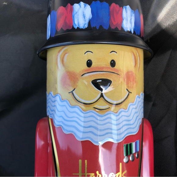 Harrods Beefeater Bear Collectable Piggy Bank - Originally a shortbread Tin. - Picture 3 of 7